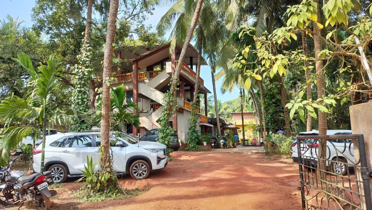Sneh Beach Homestay - Wayangani Vengurla Esterno foto